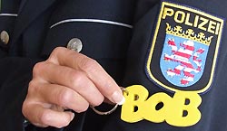 BOB-Schlüsselanhänger mit Polizeiuniform Hessen