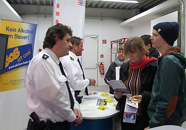 Viele interessierte Gäste informierten sich am Polizeistand zur Aktion BOB und Einstellungsberatung