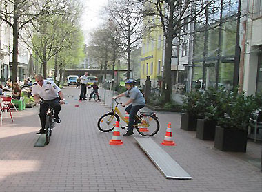 Polizei in Gießen beteiligt sich an -Sport in der City -
