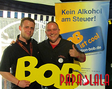 Florian Fuchs und Dirk Wallenfels vom Vorstandsteam Papalala e. V. sind pro Aktion BOB eingestellt, daher machen sie gerne Werbung für die Aktion gegen Alkohol am Steuer - auch im Rahmen des Festivals