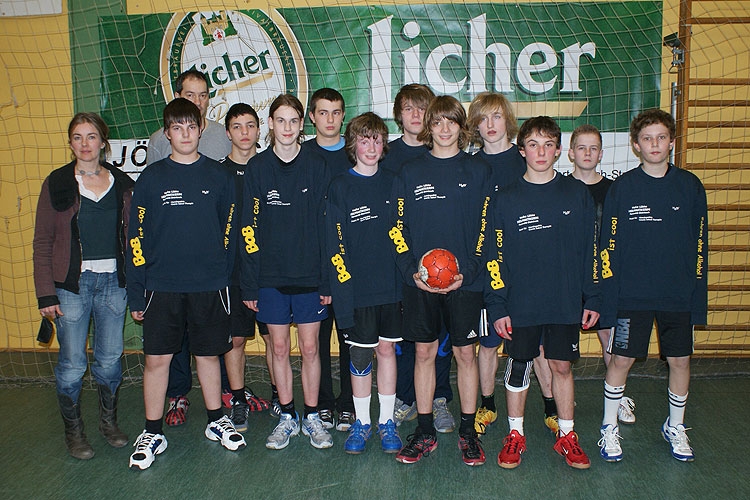Die Handball C-Jugend der HSG Polheim mit den BOB Aufwärmshirts