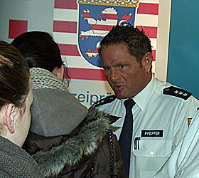 Polizeihauptkommissar Jörg Pfeiffer vom Regionalen Verkehrsdienst Gießen warb für die Aktion BOB 