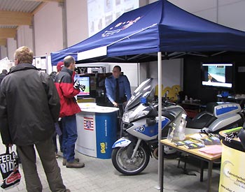 Der Polizeistand auf der Motorradmesse in Gießen mit PHK Parr