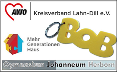Logo des AWO-Mehrgenerationenhaus Herborn mit dem Schriftzug des Herborner Johanneum-Gymnasiums und dem BOB-Schlüsselanhänger