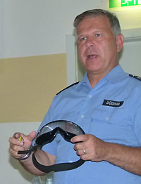 Polizeihauptkommissar Andreas Düding mit einer Rauschbrille