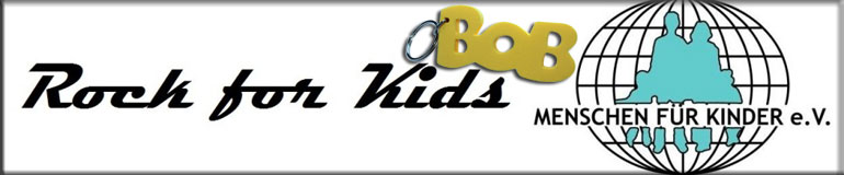 Banner "Rock for Kids" mit Logo Menschen für Kinder e. V. und dem BOB-Schlüsselanhänger