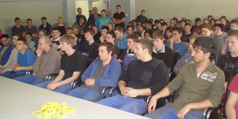 Ein Teil der ca. 130 Azubis der heimischen Handwerksbetriebe, die am BOB-Workshop in Wetzlar teilnahmen