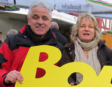 Der Vorsitzende des FSV Buchenaus, Eberhard Dersch, und die heimische Landtagsabgeordnete Angelika Löber werben gerne für die Aktion BOB gegen Alkohol am Steuer