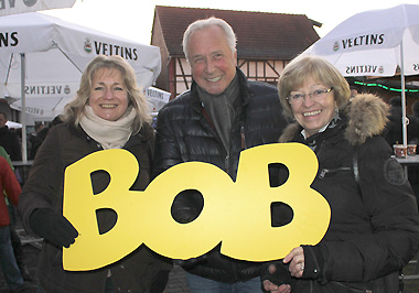 Die heimische Landtagsabgeordnete Angelika Löber mit dem ehemaligen Landrat Robert Fischbach und seiner Frau mit dem BOB - sie werben gerne für die Aktion BOB gegen Alkohol am Steuer