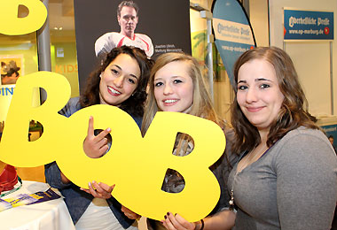 Die jungen Damen finden "BOB eine Super-Sache" - gerne stellten sie sich für ein BOB-Bild zur Verfügung