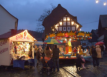 Adventsmarkt in Buchenau, auch ein Karusell war natürlich vorhanden