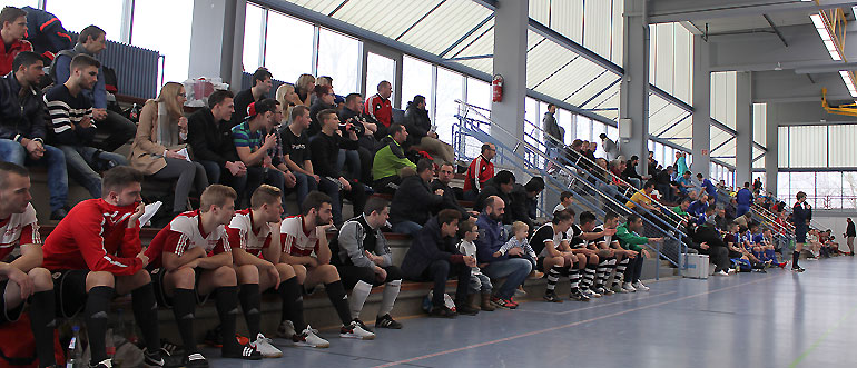 Die zahlreichen Zuschauer in der Hinterlandhalle Dautphetal beim Neujahrs-Cup des FSV Buchenau