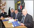 von rechts: Karl Schnabel, Manfred Schweizer, Willy Welsch, Manfred Kaletsch bei der Vertragsunterzeichnung