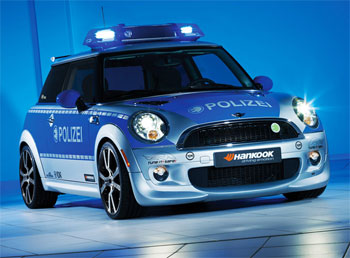Mini E - Fahrzeugtuning in Polizeiausführung