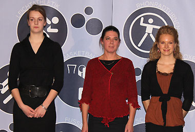 Die drei Erstplazierten, v.l. Fußballerin Theresa Goy, Leichtathletikerin Antje Krause und Rhönradturnerin Laura Stullich