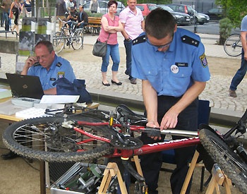Auch Fahrräder konnte man an diesem Tag von der Polizei gravieren lassen