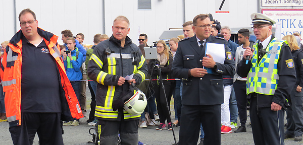 Die Experten vom Rettungsdienst, der Feuerwehr und Polizei beantworteten Moderator PHK Dirk Hintermeier (2 v. r.) die Fragen zu Unfallrettung bzw. -aufnahme und Bergung