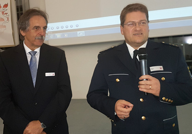 Polizeidirektor Marco Bärtl (rechts) erläuterte das Zustandekommen der Aktion BOB in Mittelhessen aus seiner Sicht - links Polizeivizepräsident Peter Kreuter