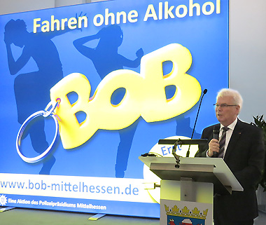 Der Staatssekretär im hessischen Ministerium des Innern und für Sport, Werner Koch, hält die Festrede zum Geburtstag der Aktion BOB