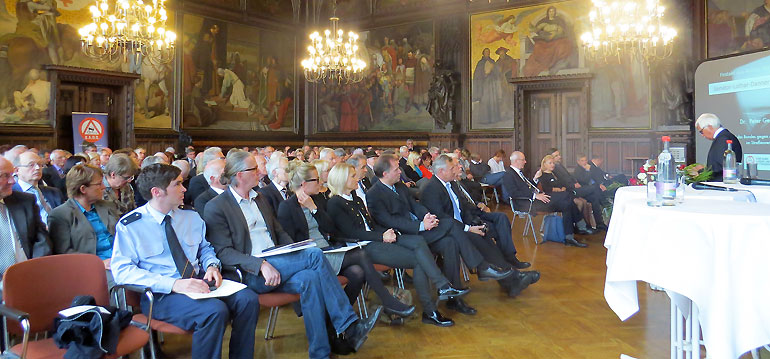 Der Festakt zur Verleihung der Senator-Lothar-Danner-Medaille an die Aktion BOB fand mit ca. 200 Gästen aus allen gesellschaftlichen Schichten im prunkvollen Rathaus in Erfurt statt