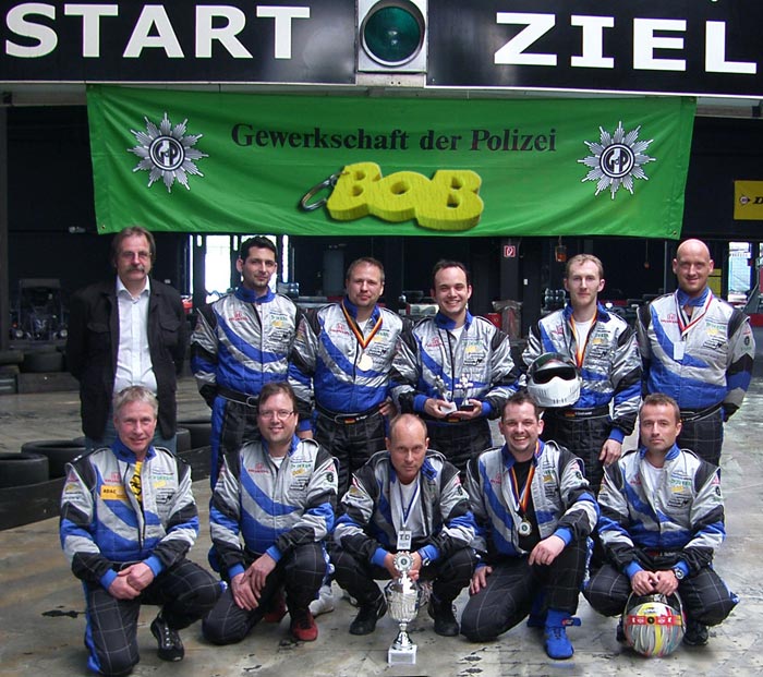 Blaulicht-Teams mit Polizeivizepräsident Peter Keuter (hinten links)