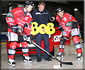 Eishockeyspieler des EC Bad Nauheim unterstützen die Aktion BOB